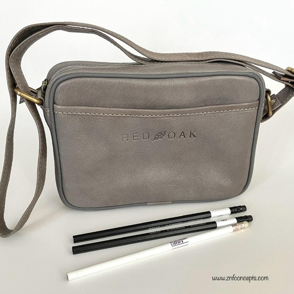 ***Brand New*** Genuine Leather cross body bag Grey has dye marks/overrun - Picture 3 of 7